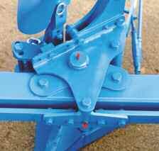 This gives immense strength, increased durability and a high degree of constructional precision. LEMKEN mount the main pivot, for each furrow, immediately beside the plough main beam.