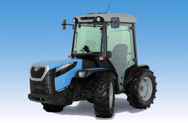 The 7000 Series equal-wheel tractors are available in two versions: IS with front wheel steering and AR with articulated steering. Both versions come standard with reversible driving position.