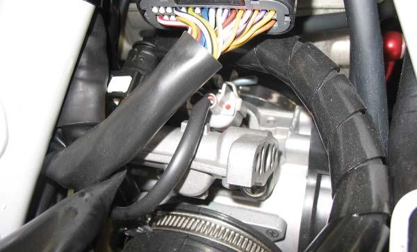 I 8 Using the supplied posi-tap, attach the grey wire from the PCFC to the orange/black wire of