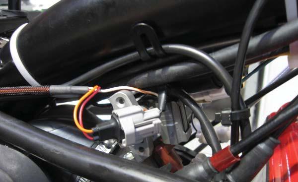 FIG.S 7 Attach the connectors from the PCFC harness to the stock wiring harness and injector as shown in Figure S. FIG.
