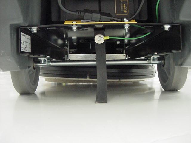 Fig 4- Adjust pivot bracket so pad is tipped down towards the RH side of the machine to increase the pad assist. Then retighten the adjustment hardware. RH side CAUTION!