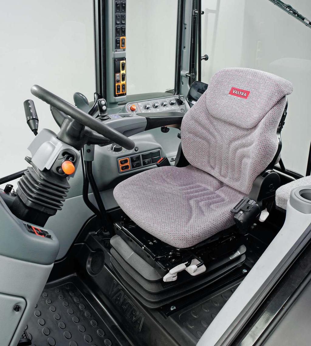 VALTRA HITECH means practical automation The automated forward-reverse shuttle and electronic engine management facilitate everyday tasks.