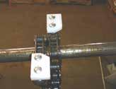 Place paddles on an open vise. The paddle on the left goes on the left gathering chain and the paddle on the right, the right gathering chain. (See picture 1) 2.