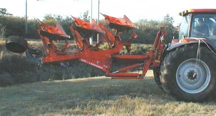 DESCRIPTION OF IMPLEMENT The Kuhn plough, part of the Vari Legender range, model 180 OL 3E, is a reversible three-share plough with 180 bodies, mounted to the tractor s three-point hitch (category