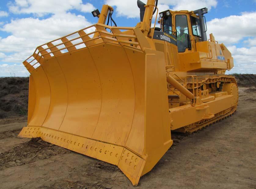 The right tools for the job A dozer delivers maximum efficiency when it is equipped with the right blades and rippers.