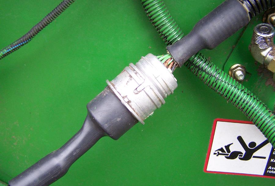 Drill mounting holes using ¼" drill bit Use provided tie straps or ¼" bolts Box must be within reach of the header electrical connector Installation 3.