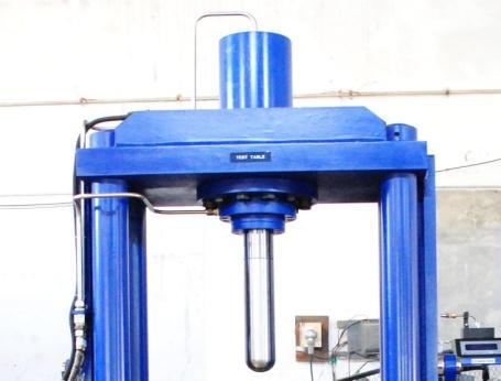 Body Test Systems - Manual Lead Screw type Clamping Assembly Hydraulic Clamping Assembly This is a manually operated press type clamping arrangement for body test of valves.