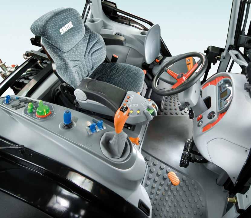 All monitoring and control devices of the Silver³ are easily locatable by virtue of distinctive shapes and colours, and positioned logically and ergonomically on a console to the right of the driving