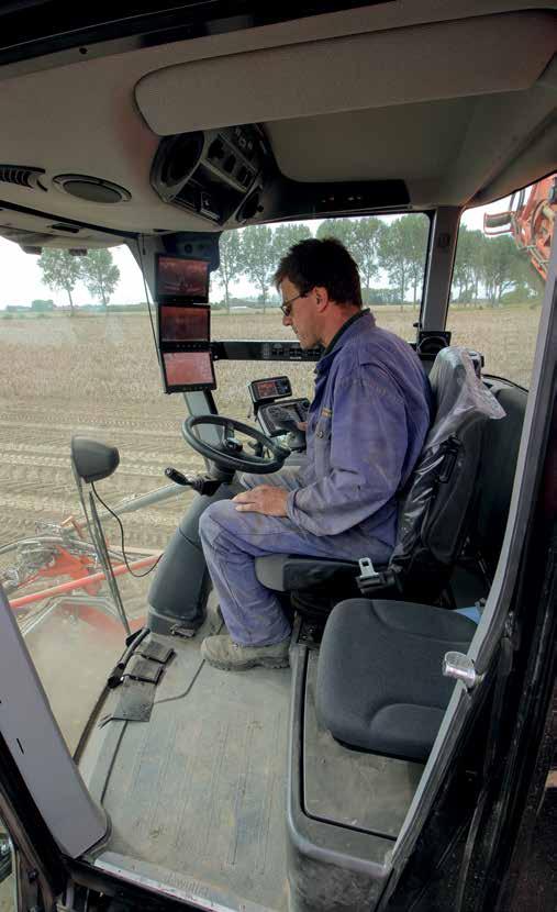 A WORK ENVIRONMENT IN WHICH YOU FEEL AT HOME With the roomy new Claas cab, Dewulf has created an enjoyable working environment focused on the driver.