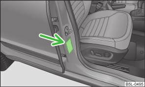 Use of a child seat on the front passenger seat Never use a backwards-facing child restraint system on a seat that is protected by an active airbag installed in front of it.