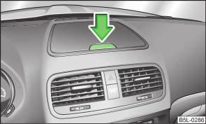 71. The air supply is closed by pressing the lever. Opening the air supply when the air conditioning system is switched on allows cooled air to flow into the storage compartment.