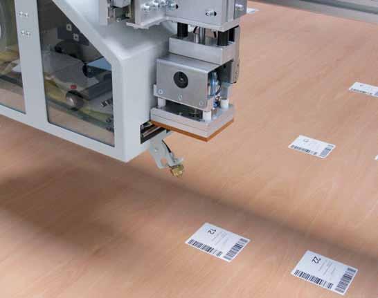 Optional features Optional features B C A Panel labeling system Micro-infeed Turning device Panel labeling system The innovation for saws with automatic storage link-up.