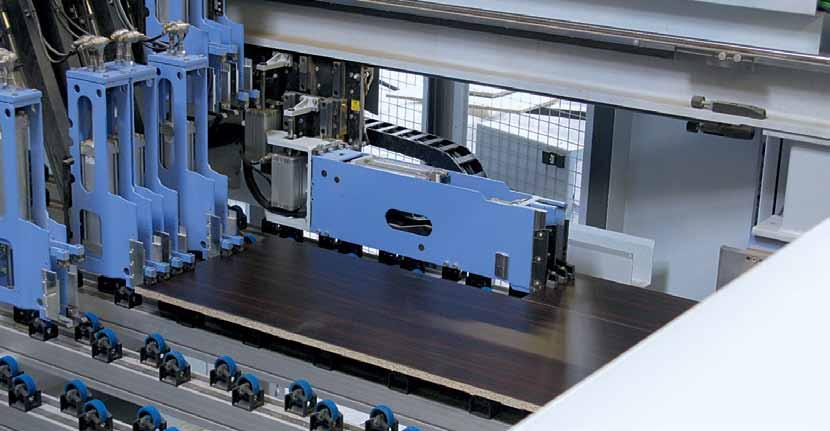 separate infeed carriage: the Power Concept clamp positions the last strip at the cutting line while the program fence fetches the next panel or book of panels from the lifting table (HPL)