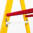 Fitted with two antisplay restraint straps between the two sections of the ladder, allowing each section to be opened 72º