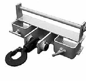 3CX/4CX Concrete Skip A Allows safe and accurate placement of up to 400 litres of concrete Manually operated sprung lever and chute for even greater accuracy Can be either fork mounted or crane hook