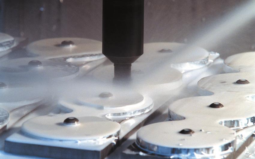 Each SS machine features a 12 000-rpm, inline direct-drive spindle, an ultra-fast side-mount tool changer and high-speed rapids on all axes. An optional 15 000-rpm spindle is available.