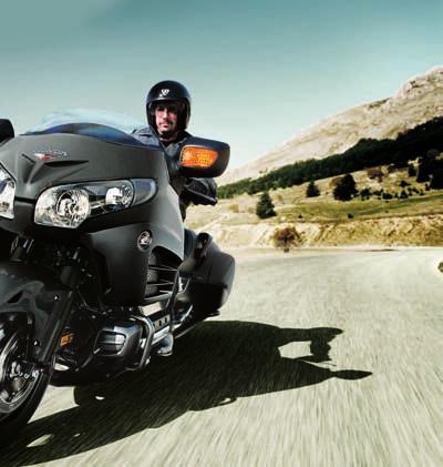 GOLDWING F6B 40TH ANNIVERSARY EDITION Now with Cruise control and Reverse gear, the stripped out and low Goldwing F6B combines the Goldwing s awesome 1800cc flat-six cylinder torque and a nimble