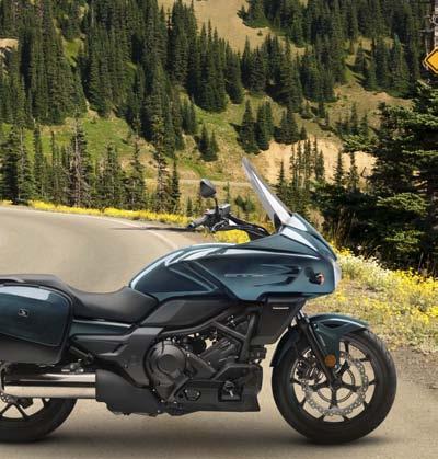 CTX700D The open road has never looked more inviting than when you re rolling along on the 2015 Honda CTX700D. This affordable package comes with an easyto-use automatic Dual Clutch Transmission.