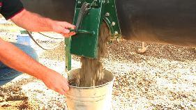 Raise and pin the legs to the appropriate discharging height (buckets or wheelbarrows) Make sure the Bag Breaker Screen is in place.