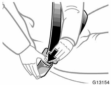 To release the belt, press the buckle release button and allow the belt to retract. If the belt does not retract smoothly, pull it out and check for kinks or twists.