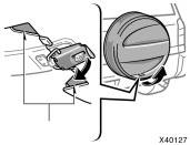 To store: Turn the joint in direction 2 until the jack is firmly secured to prevent it flying forward during a collision