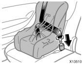 Same position Same angle When installing a child restraint system on the rear center position, adjust both seat cushions to the same position and align both seatbacks at the same angle.
