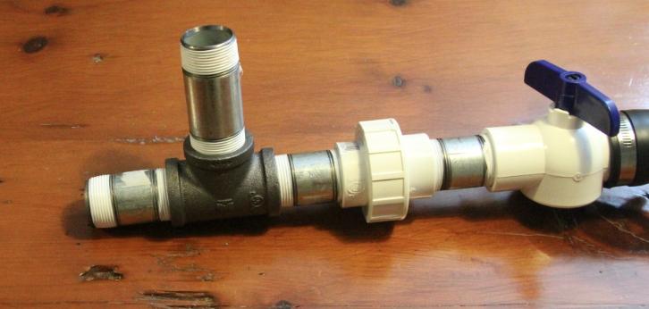 Now place the 1-1/4 threaded tee on the other end of the pipe nipple.