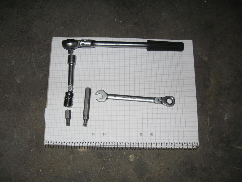 Picture 4 Tools for the drive shaft bolts The 10 mm special wrench in Pic 4 is a favorite of mine. Very useful when there is little space.