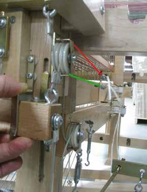 Connect the red and green cables,adjusting them with the turnbuckle that the