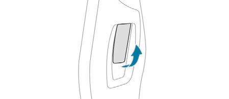 F Pull the release lever, located at the bottom of the door aperture, towards you. Closing F Take the stay out of the support slot. F Clip the stay in its housing.