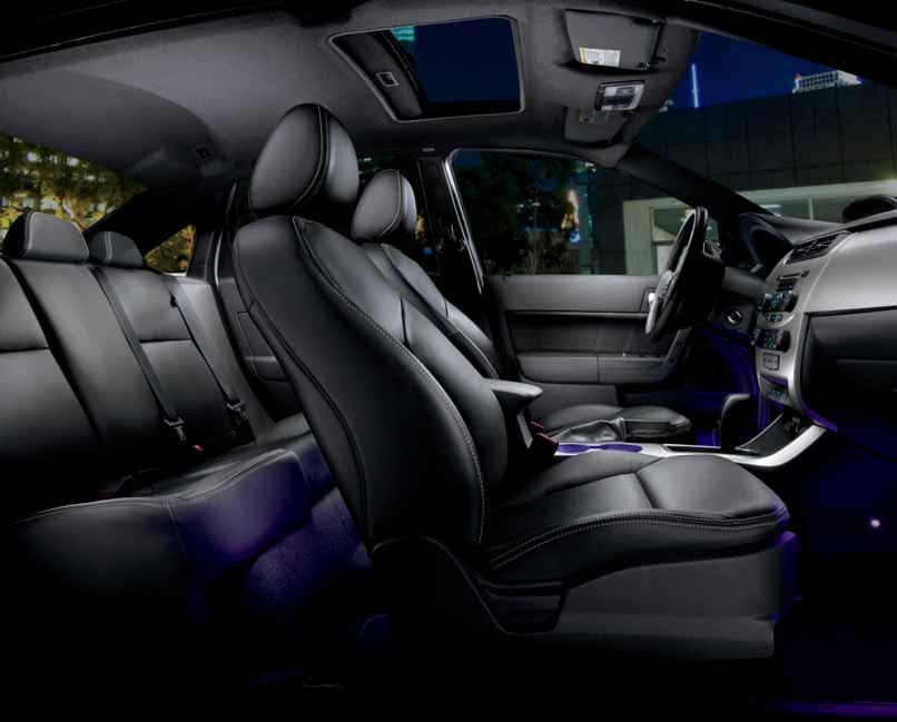 Color your world. With 7 different color choices, available ambient lighting casts a glow in the Focus cupholders and front and rear footwells.