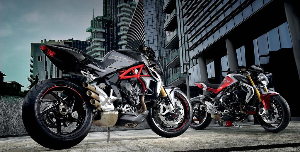 rutale 800 RR, ure adrenaline. Seductive lines. A stunning three-cylinder engine. A riveting ride.