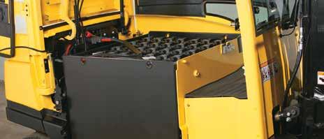 UNRESTRICTED SERVICE ACCESS Two-piece floor plate and side plates can be easily removed for access to: Brake fluid reservoir Hydraulic filter Hydraulic valve VSM Tilt Cylinders Lift out