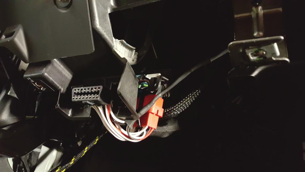 This harness is designed to fit in series with the existing connector of the vehicle. 1.