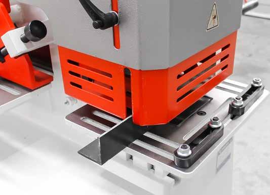 IRON WORKERS NOTCHING STATION Thanks to the standard blades it is possible to