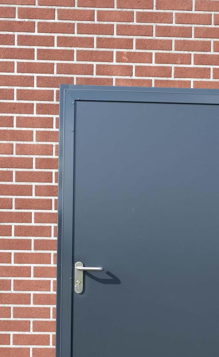 Additional intrusion protection Burglar-resistant doors with double seal INOXoutdoors with double seal.