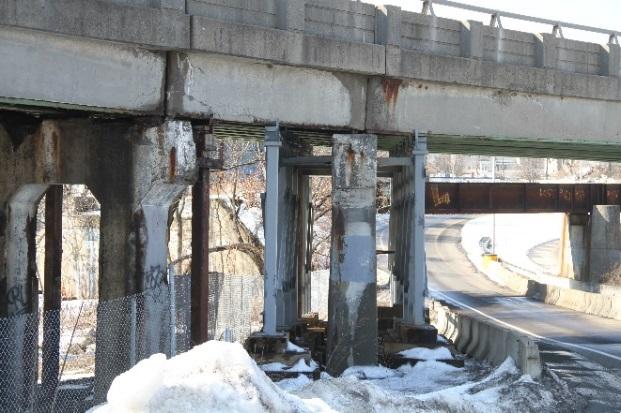 4 The Problem Rhode Island s Bridges 25% 20% Rhode Island ranks last in the nation - 50th out of 50 states - in percent of structurally deficient bridges by deck area 15% 10% US AVG, 8% 5% 0% NV UT