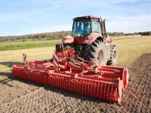 Double heavy-duty frame with four cylinders Suitable for tractors up to 380 HP Double side transmission with four gears speed reduction system Hydraulic roller adjustment Independent circuit of oil