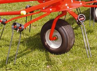 the ground - cleaner crop tedding with less risk of ground contact, - longer tine service life.