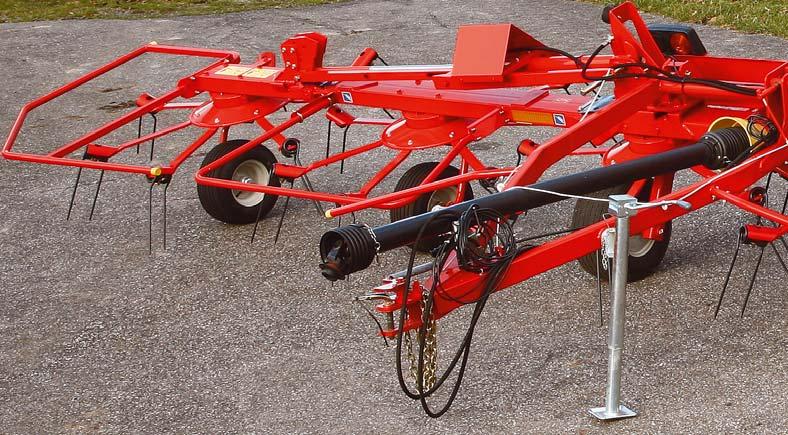 High capacity With 7 arms per rotor and 4 rotors, even the largest windrows are spread efficiently.