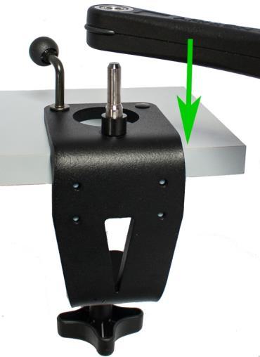 Make sure the Table Clamp is tightened firmly before proceeding with placing the links. 2.
