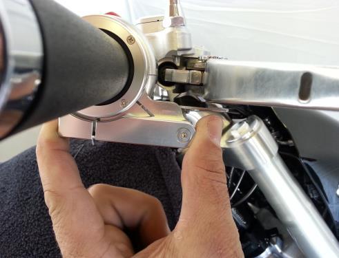 until cam is directly under brake lever. 3.F Engage the cruise control by squeezing the clamp together as shown.