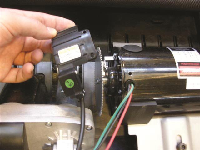 Inspect the movement of the optical disc to ensure that the disc is not warped
