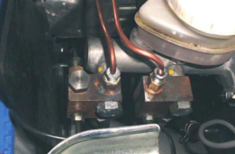 View of the pressure transducers connections at Mitsubishi L200 vehicle