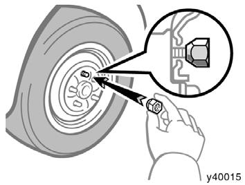 Reinstalling wheel nuts Lowering your vehicle When lowering the vehicle, make sure all portions of your body and all other persons around will not be injured as the vehicle is lowered to the ground.