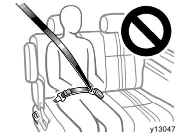 Do not use the second right side seat belt with either buckle released.