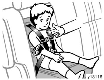 9. Lift the seat belt adjusting lever to allow the belts to retract until the shoulder belts are snugly adjusted around the child s shoulders.