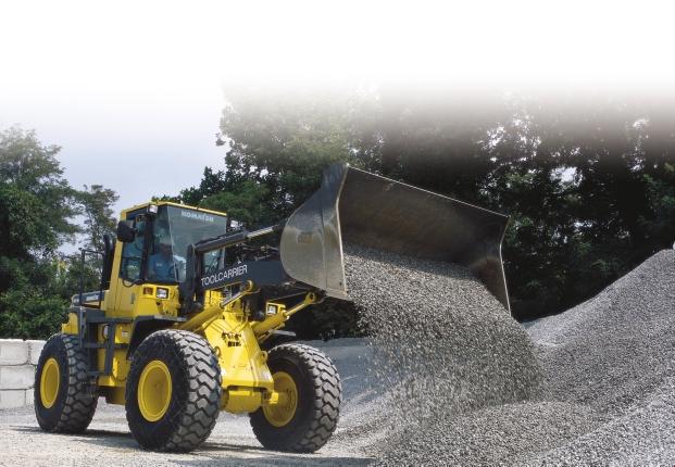 KOMATSU DESIGNED POWER TRAIN Komatsu integrated design means components are matched to provide most efficient use of power whether you re carrying a pallet or traveling with a loaded bucket.