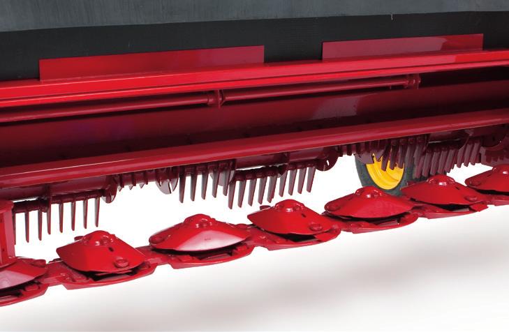 Like the newer MowMax II cutterbar, the classic MowMax cutterbar features the New Holland true modular design with ShockPRO disc drive hubs.