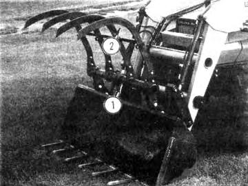 Oil pressure to the loader was distributed through an auxiliary hydraulic valve (FIGURE 5), which left the remote hydraulic couplers at the rear of the tractor free for some other use while the